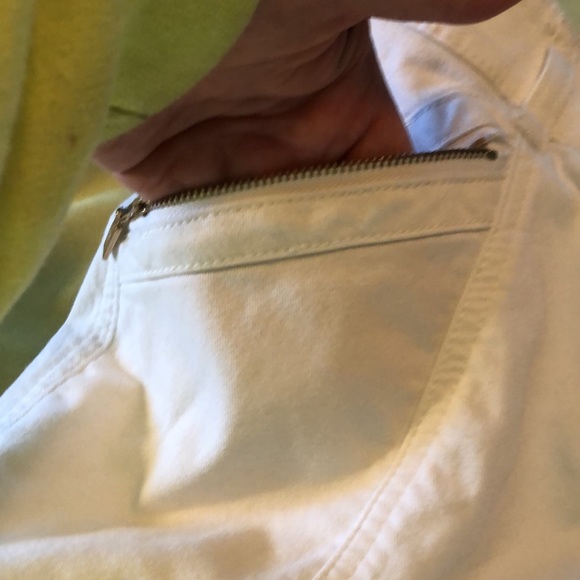 Chico’s Black Label white jeans/gold zippers on pockets in back/front size .05 - Picture 5 of 15